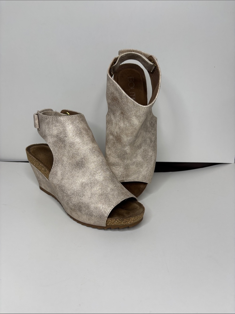 Boutique by Corky size 7 Peep-Toe Slingback Wedge in Shimmery Taupe
